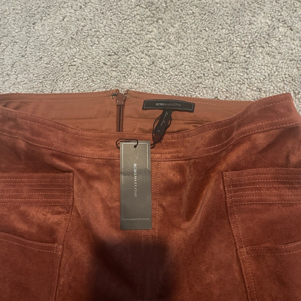 NWT BCBGMAXAZARIA Mini Faux Suede Skirt - Picture 3 of 4